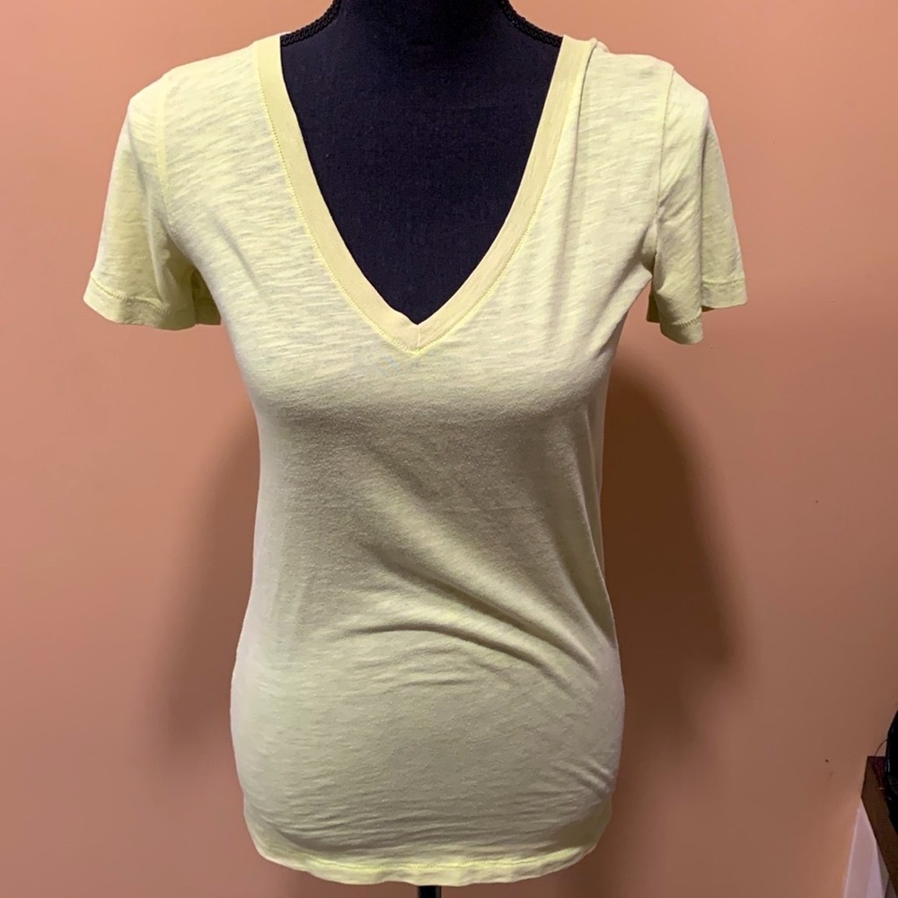 Victoria’s Secret Casual V-Neck Tee Size Small